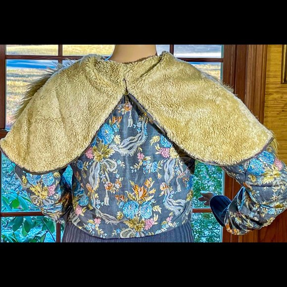 ⭐️HP⭐️FORNARINA▪️Sherpa Lined Faux Fur Hooded Floral Embroidered Jacket Coat - Picture 4 of 10